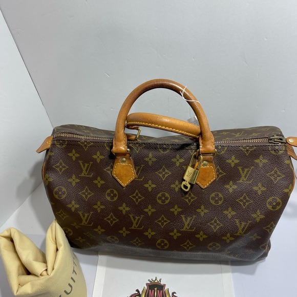 Louis Vuitton Speedy 35 in Monogram comes with lock , key and dust bag,preloved. - Picture 6 of 15